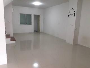 Townhouse Prapassorn Precio 4 Chonburi