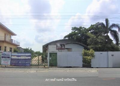 Factory, area over 32 rai, location near Bangna-Trad Road.