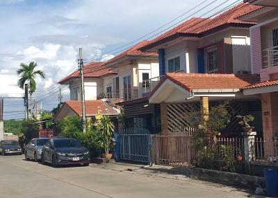Twin house, Ban Rom Mai, Bang Yai