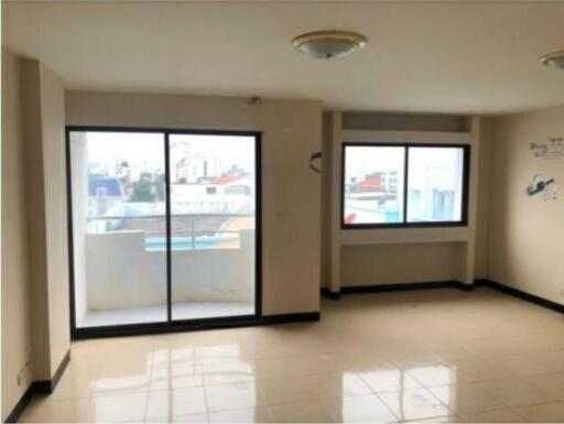 Condo Triwit Sukontasawat 16 Lat Phrao