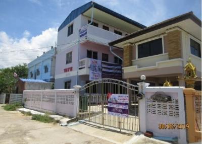 House with business, Uthai Thani