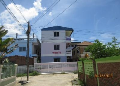 House with business, Uthai Thani