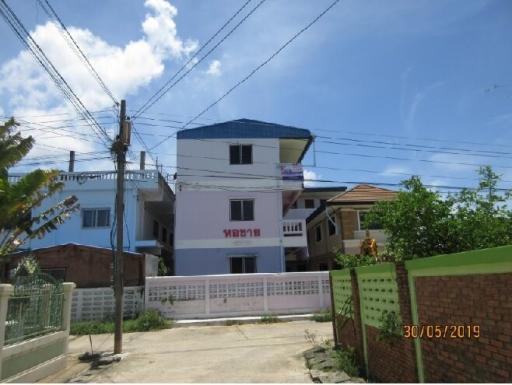 House with business, Uthai Thani