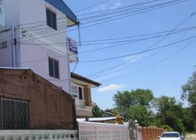 House with business, Uthai Thani