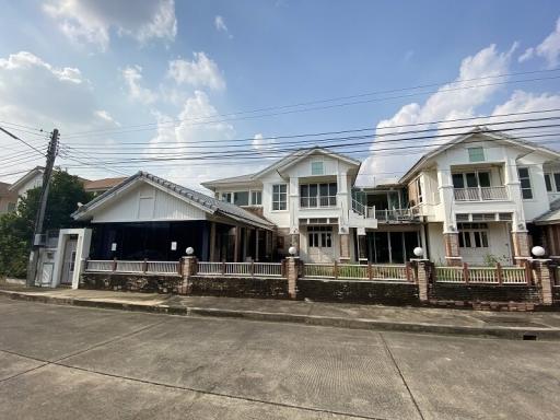 Single house Perfect Place Ramkhamhaeng Private Zone