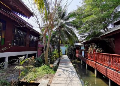 House with business, Samut Songkhram