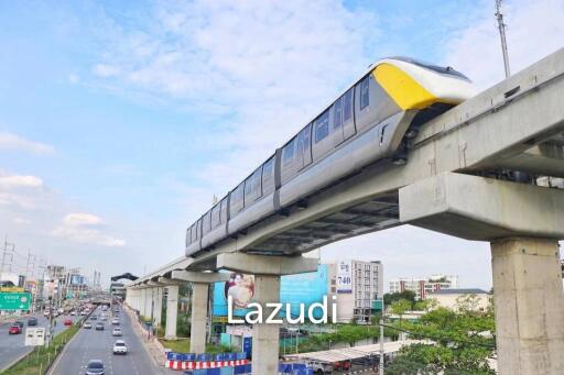 Yellow line Train of 8,227 SQM warehouse for rent at Srinakarindra Road