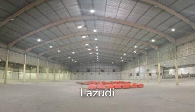 Yellow line Train of 8,227 SQM warehouse for rent at Srinakarindra Road