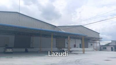 Yellow line Train of 8,227 SQM warehouse for rent at Srinakarindra Road