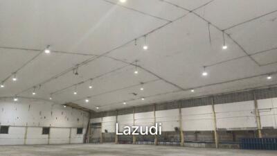 Yellow line Train of 8,227 SQM warehouse for rent at Srinakarindra Road