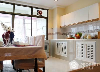 3-BR Apt. near MRT Sukhumvit (ID 515214)