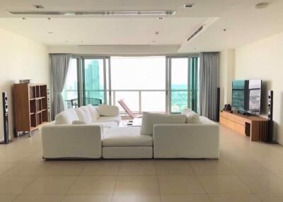 3 bed Condo in The River Khlong Ton Sai Sub District C020882