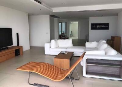 3 bed Condo in The River Khlong Ton Sai Sub District C020882