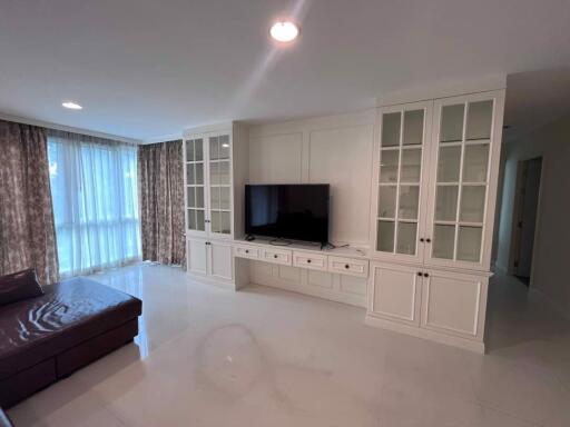 3 bed Condo in The Crest Sukhumvit 24 Khlongtan Sub District C020880