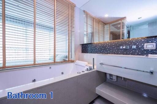 2 bed Condo in The Address Sathorn Silom Sub District C020878