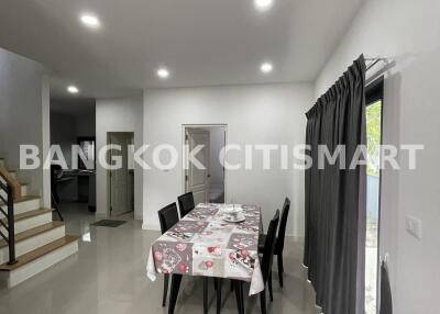 House at Centro Maha Chesadabodindranusorn Bridge for sale