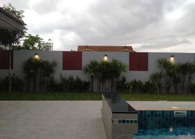 Quiet pool villa for sale and rent at Pasak