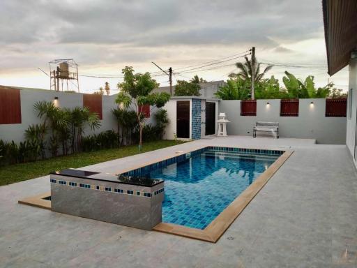 Quiet pool villa for sale and rent at Pasak