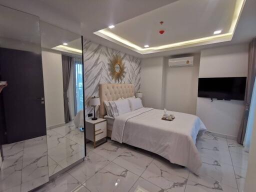 Large 2 bedroom Condo in the middle of Pattaya