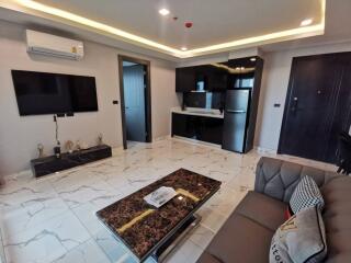 Large 2 bedroom Condo in the middle of Pattaya