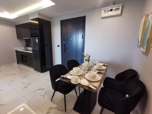 Large 2 bedroom Condo in the middle of Pattaya