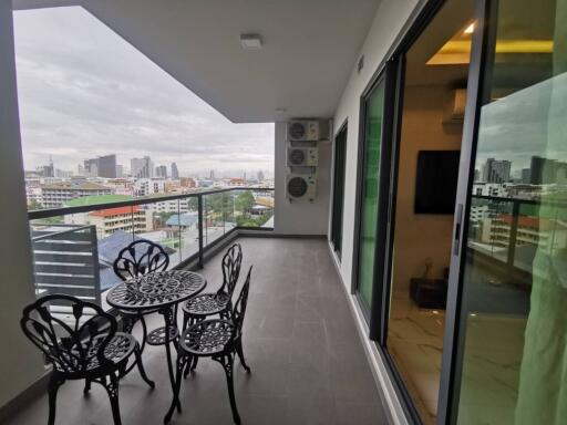 Large 2 bedroom Condo in the middle of Pattaya