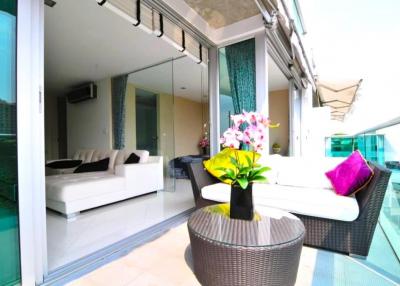 Beautiful 2 Bedroom Condo in Wongamat