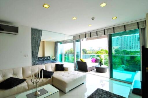 Beautiful 2 Bedroom Condo in Wongamat