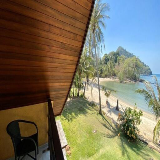 Stunning Beachfront Villa with 3 Bedrooms