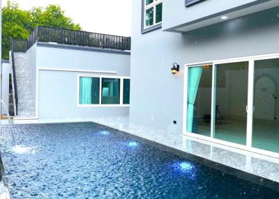 Elegant Pool VIlla in the city of Sriracha