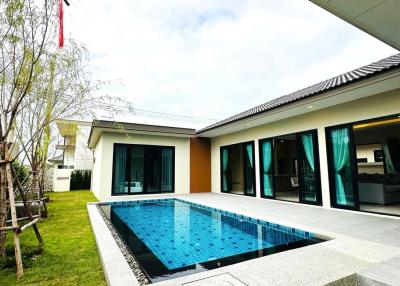 New modern pool villas in Huay Yai