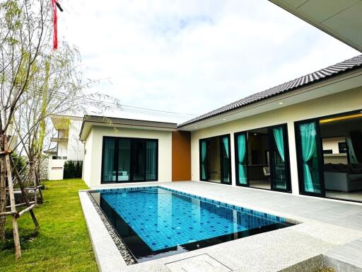 New modern pool villas in Huay Yai