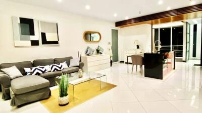 Beachfront 2 bedroom Condo in Na-Jomtien