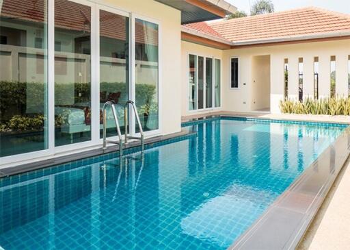 Beautiful house with private pool for sale