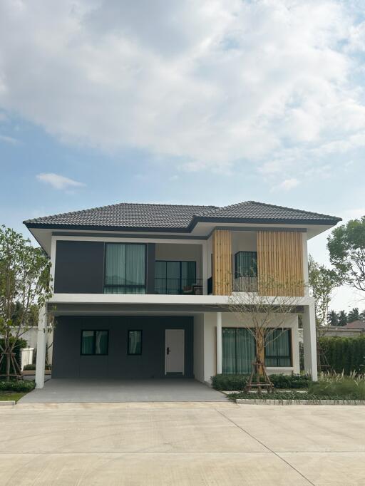 Detached 4 bedroom house in Huay Yai