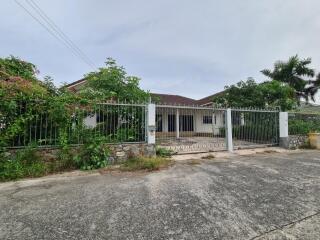 2 semi detached bungalows or 1 big family home