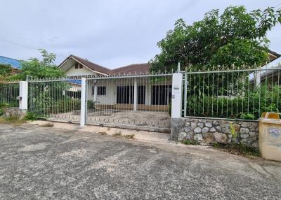 2 semi detached bungalows or 1 big family home