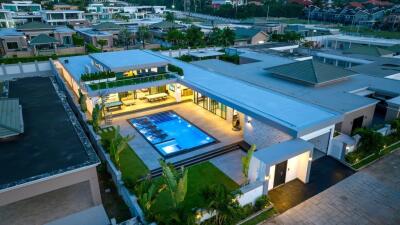 Top modern Poolvilla with 6 bedrooms in East-Pattaya