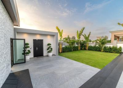 Top modern Poolvilla with 6 bedrooms in East-Pattaya