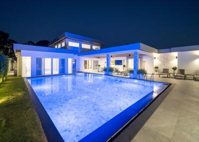 Affluence Poolvilla with 6 bedrooms on hillside