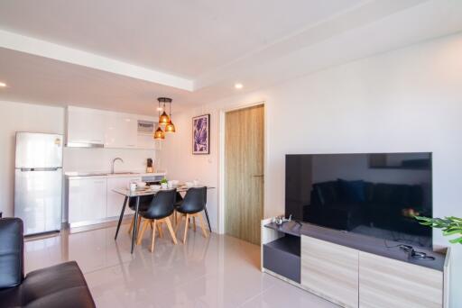 Beautiful 2 bedroom condo in Bang Saray