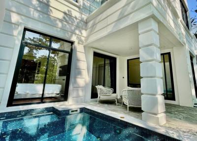Luxury Beachfront 2-bedroom Condo with private pool