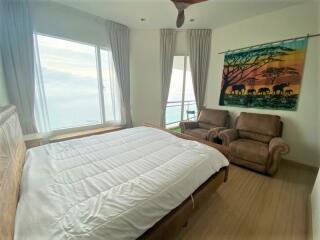 High floor 3 bedroom condo at Jomtien Beach