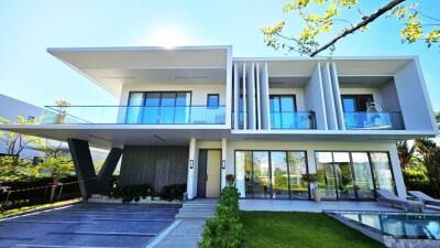 Luxury villa with 4 bedroom for sale