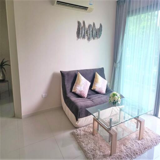 Spacious corner unit with 2 bedrooms