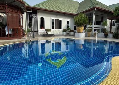Detached house with private pool on a big land