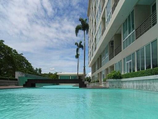 Beachfront condo in Jomtien