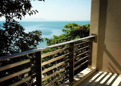 Beachfront condo in Jomtien