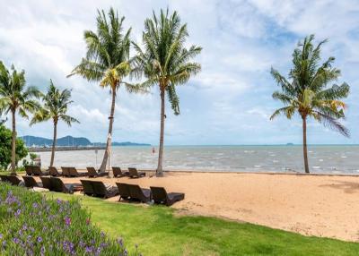 Beachfront condo Pattaya