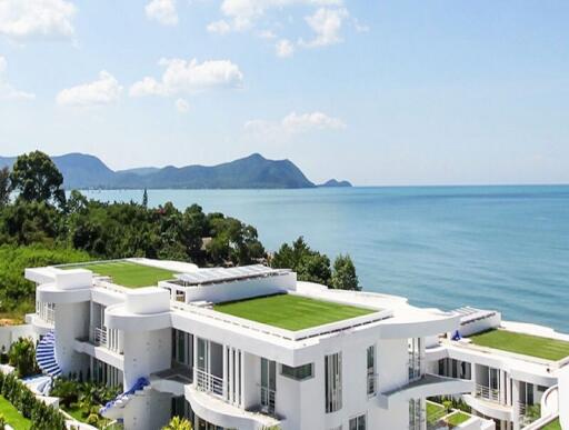 Penthouse Beachfront Project in Na Jomtien